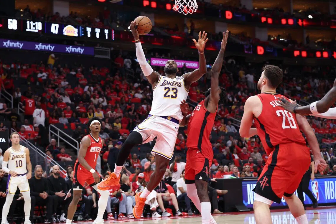 火箭队99-93击败湖人队，避免被淘汰