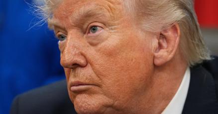 Trump firma orden para facilitar acceso a cuentas de jubilación privadas