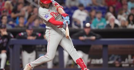 Wheeler, Stott Lead Phillies Past Marlins In Miami