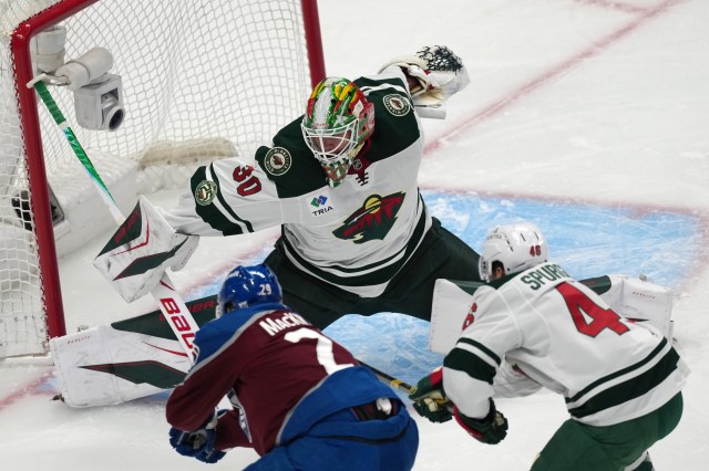 Wild replace Wallstedt with Gustavsson after nine-goal loss