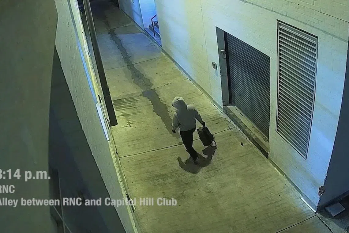 Judge orders D.C. pipe bomb suspect detained ahead of trial