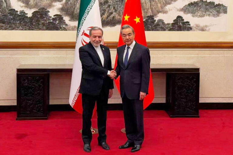 Trump Warns Iran: Reopen Strait or Face Bombing