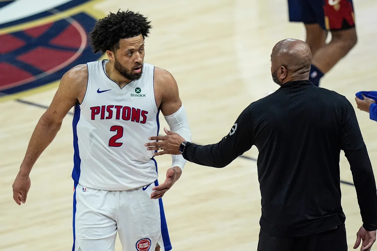 Mitchell's 43 lifts Cavaliers to even series 2-2