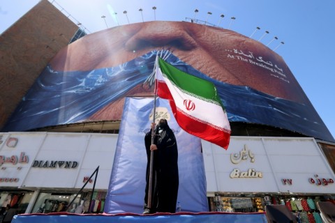 Trump Says Iran Ceasefire on 'Life Support' Warning