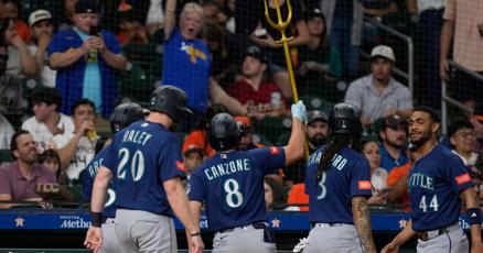 Los Astros vencen a los Mariners 4-3 en 10 entradas para romper la racha de Seattle