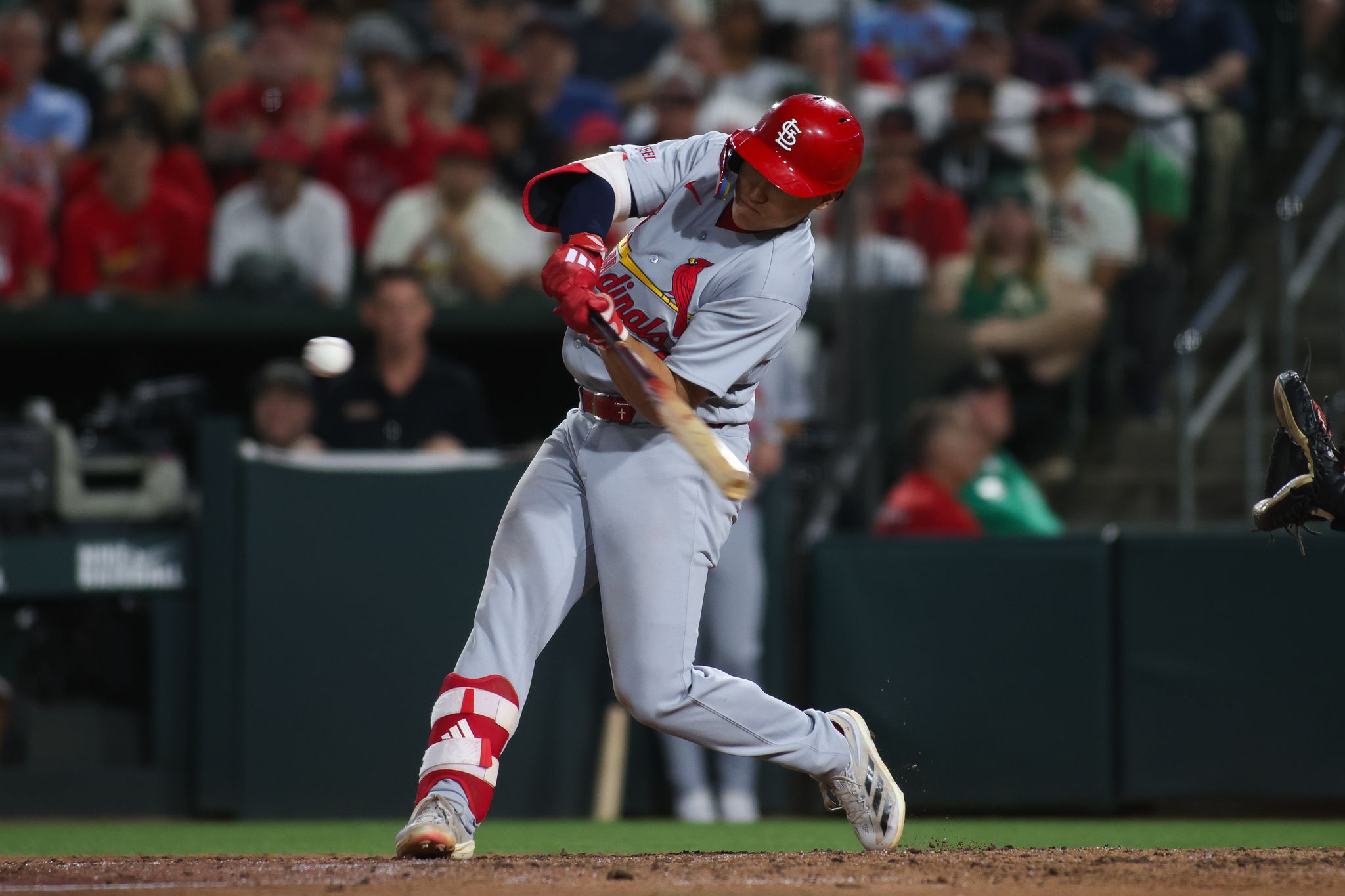 Wetherholt conecta jonrón de dos carreras, Cardinals vencen a Athletics 6-4