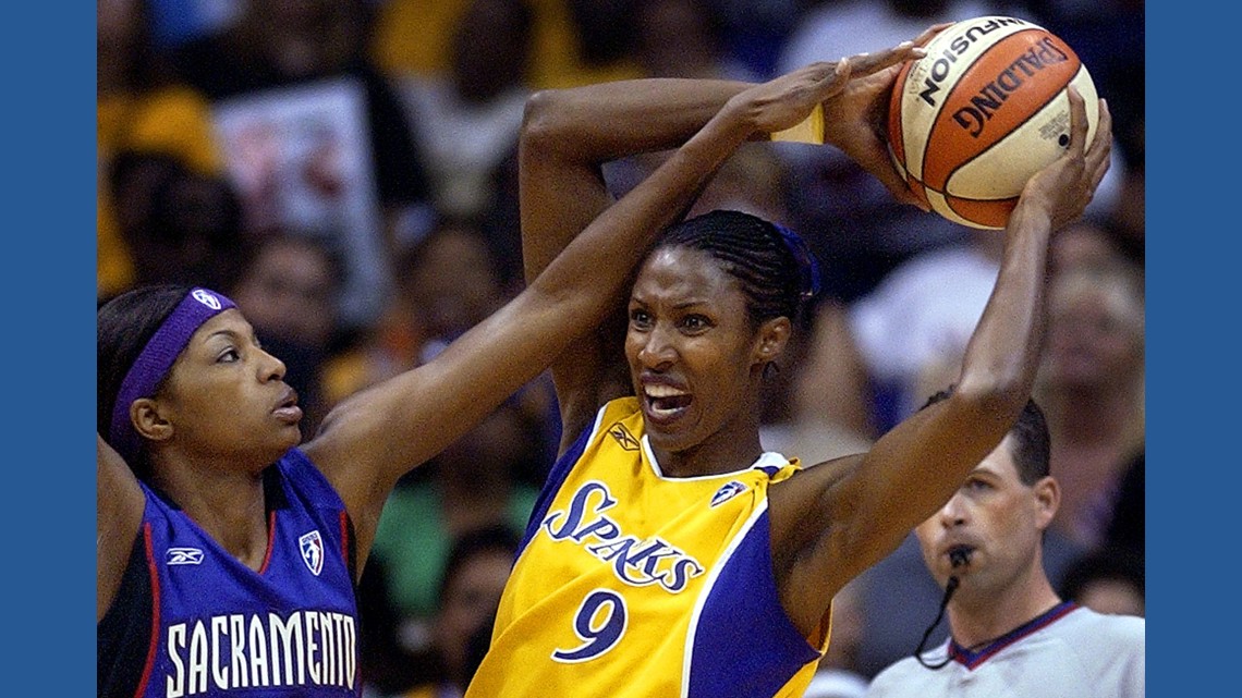 Sparks vencen a Tempo 99-95 en emocionante debut en casa