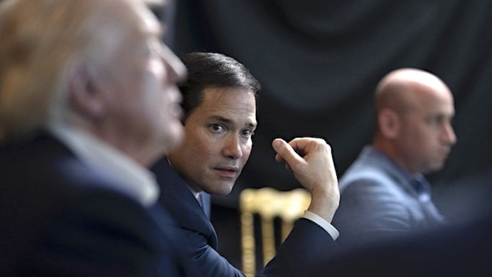 Les États-Unis feront pression sur le Venezuela par des sanctions et une quarantaine pétrolière plutôt que par une gouvernance immédiate après l'arrestation de Maduro