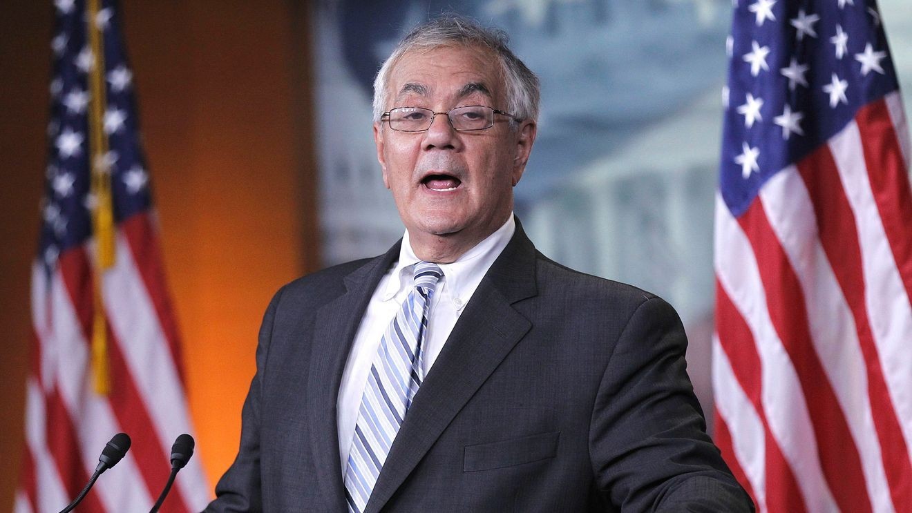 Barney Frank, influential lawmaker and gay-rights pioneer dies