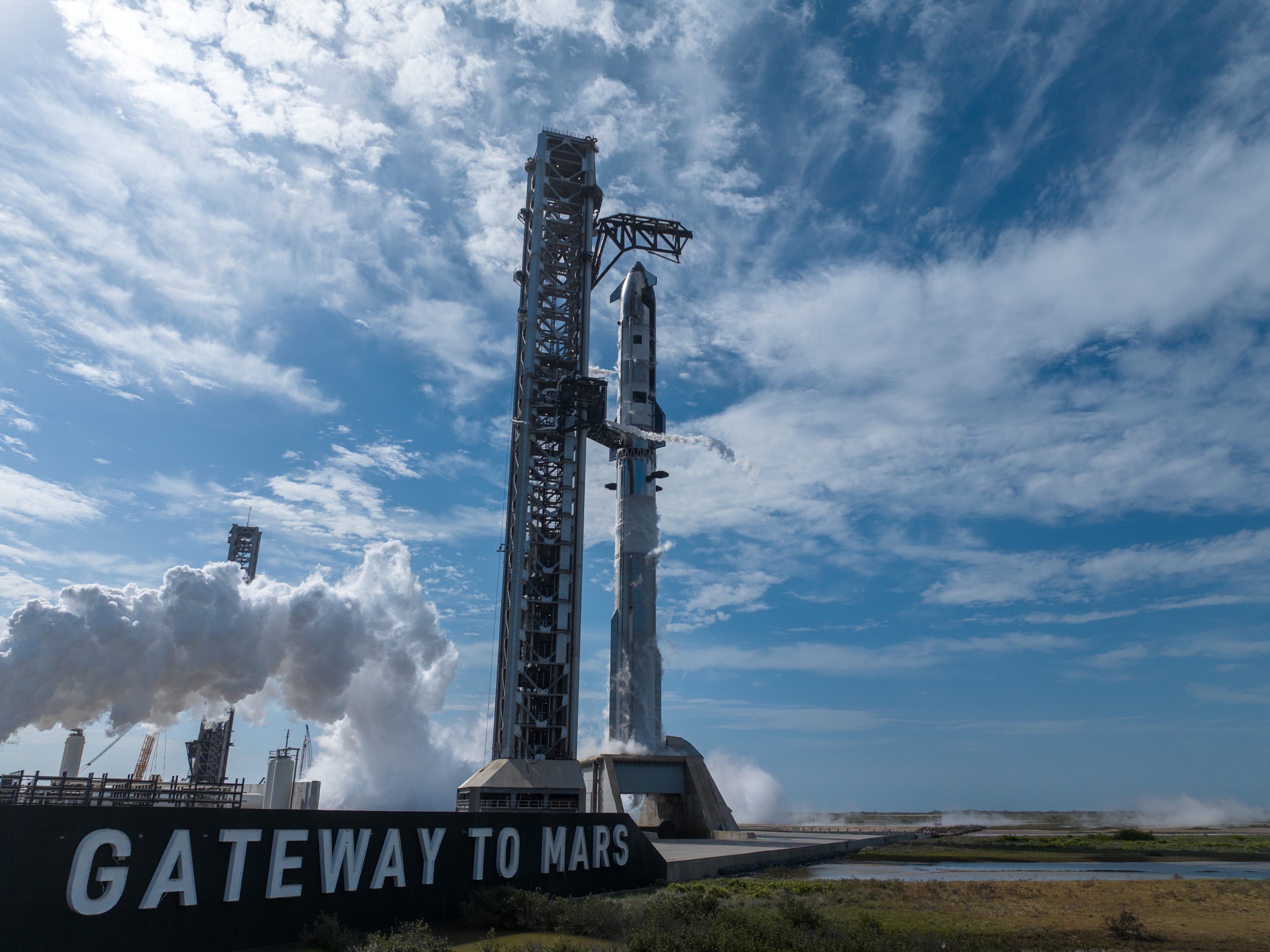 SpaceX星舰第十二次集成测试飞行成功，部署星链卫星