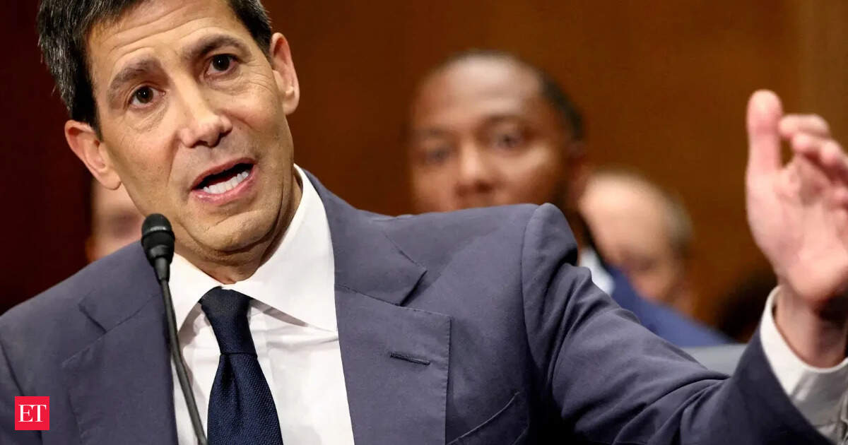 Warsh sworn in as Fed chair amid mounting economic pressures