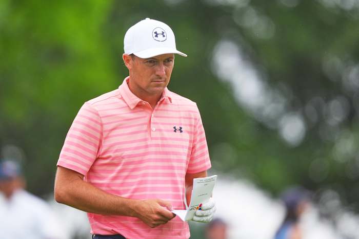 Spieth posts 62, trails leaders after second round