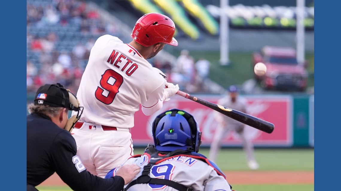 Los Angeles Angels vencen a los Texas Rangers 9-6 con jonrones de Neto y Meckler