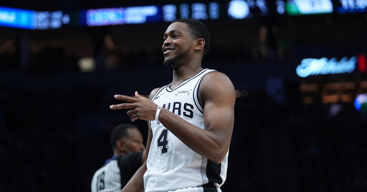 اسپورٹس کو اتوار کو گیم 4 میں De'Aaron Fox اور Dylan Harper کے کھیلنے کی توقع ہے۔