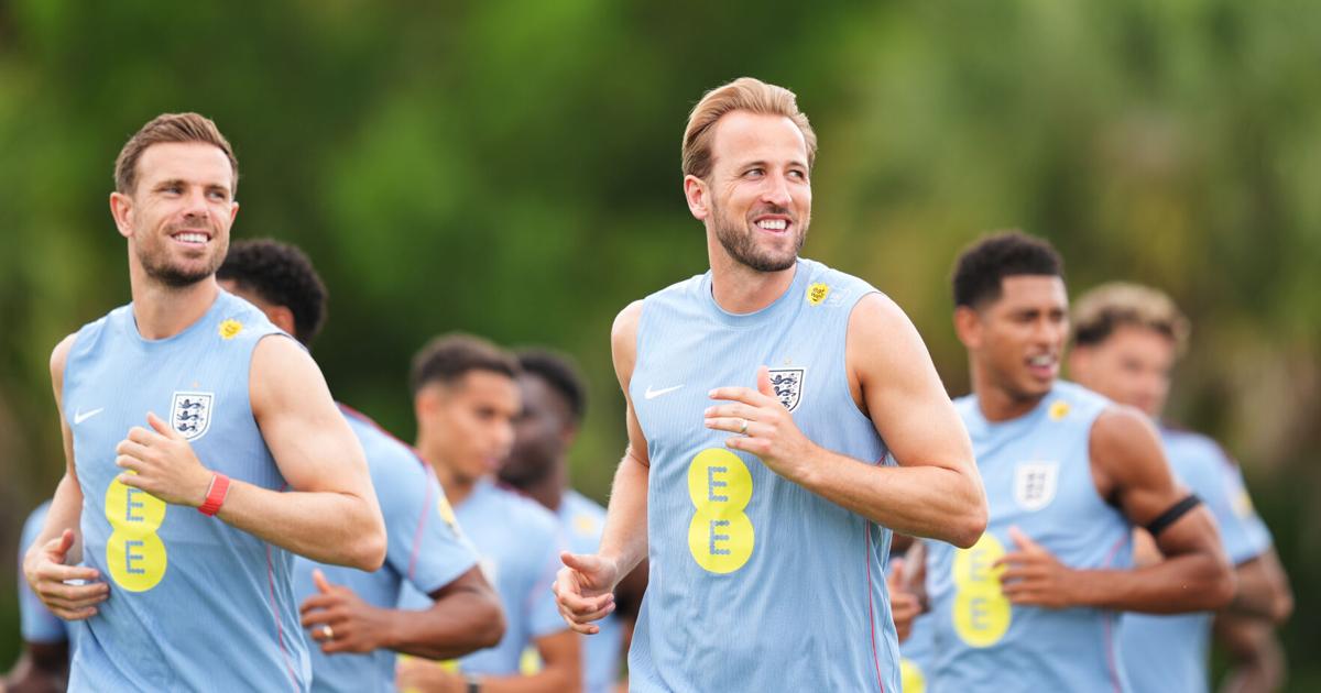 Dos hombres de San Antonio acusados de robo de equipo de la selección inglesa de fútbol