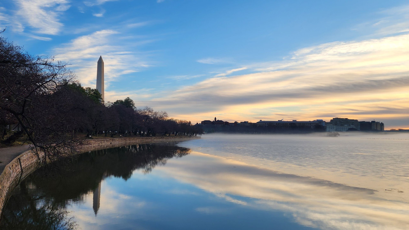 Calidez de Mitad de Semana Precede Tormentas de Fin de Semana en EE. UU.