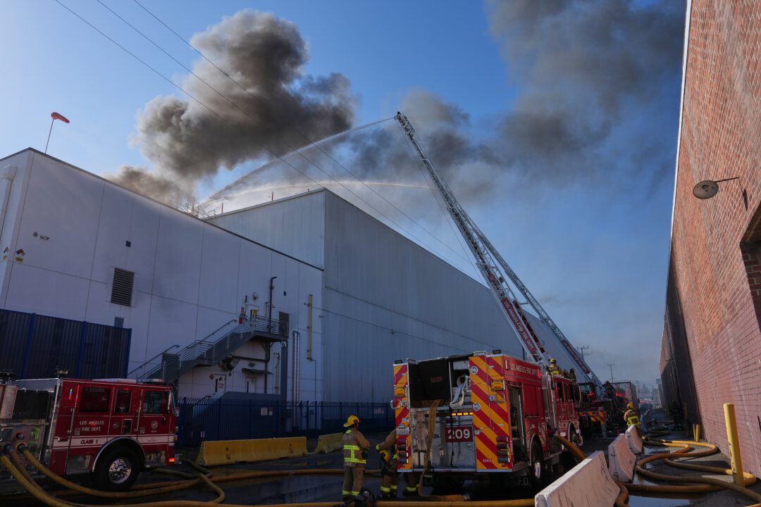 Los Angeles Warehouse Fire Triggers Shelter-In-Place Orders