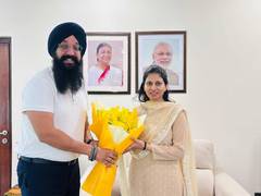 भारत के साइकिलिंग इकोसिस्टम को मजबूत करने के लिए खेल मंत्रालय की भारतीय साइकिलिंग महासंघ के साथ बैठक