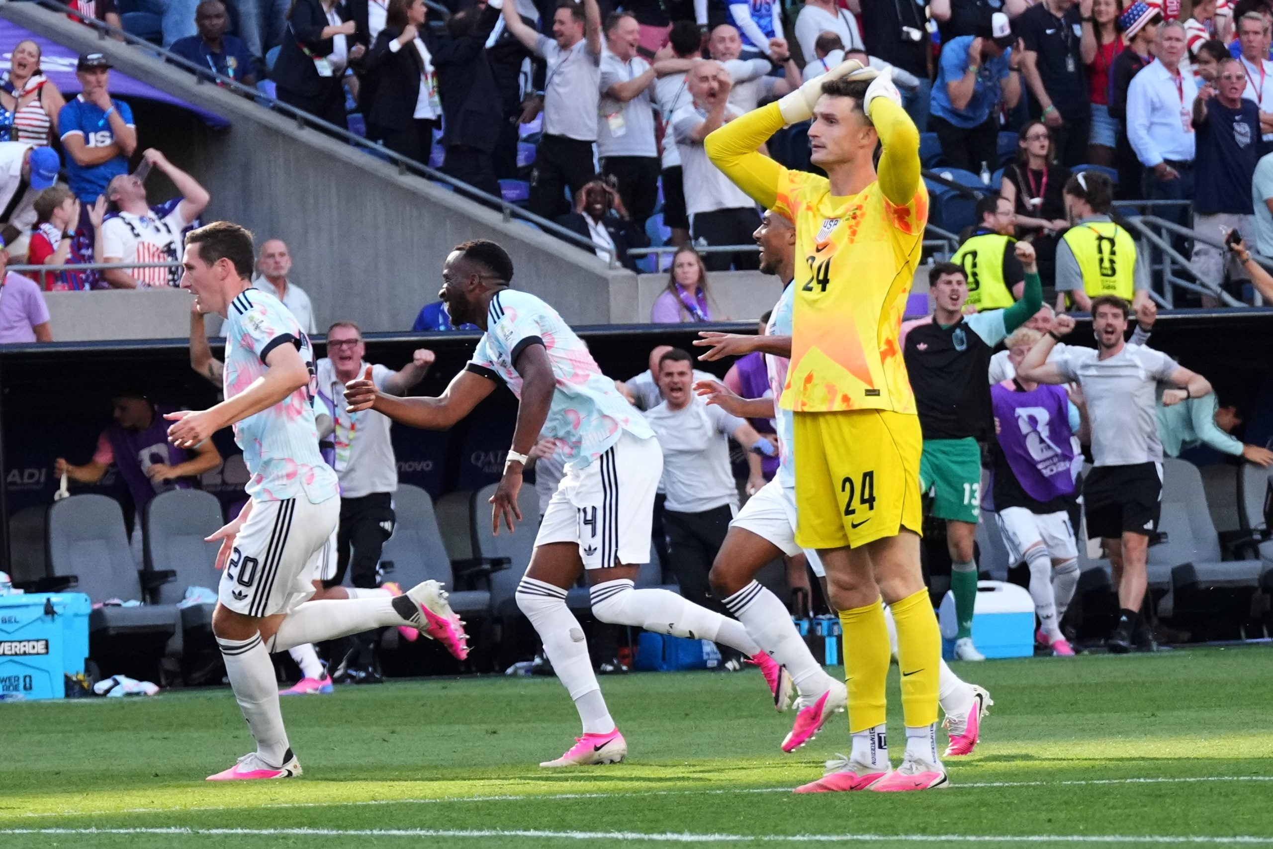 比利时4-1淘汰美国，挺进世界杯八强