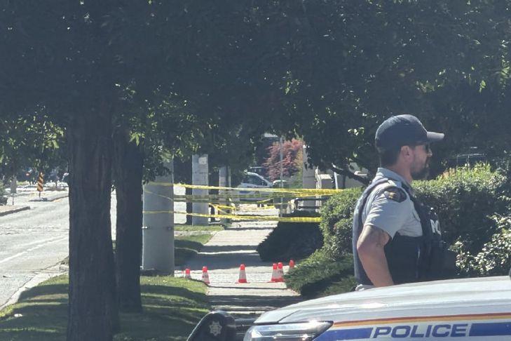 Présence de la GRC à Springfield Road, Kelowna, fermeture puis réouverture de la route