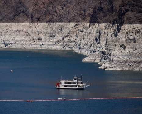 El lago Mead se desploma a un mínimo histórico, 30 millones en riesgo