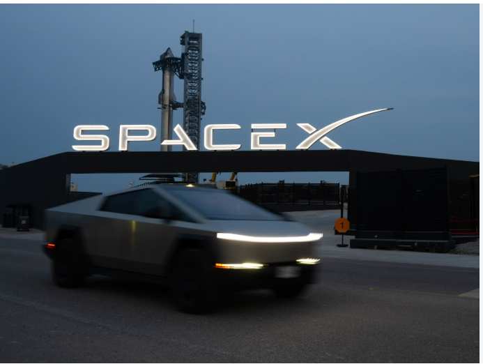 SpaceX 设定人工智能和星链一百亿美元年化经常性收入目标