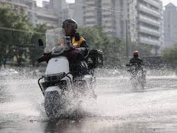 Rain pounds Beijing as Typhoon Dolphin sweeps through China