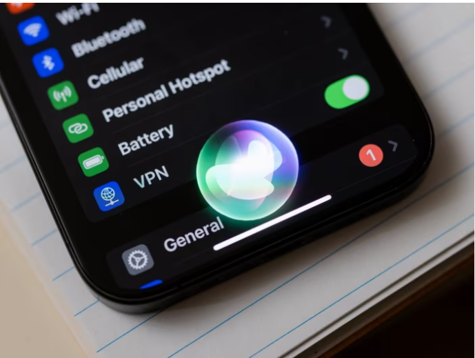Apple approche les éditeurs pour des accords de contenu pluriannuels afin d'alimenter l'IA de Siri