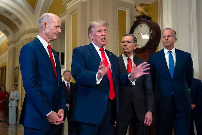 El presidente Donald Trump critica duramente a los republicanos del Senado por la votación de poderes de guerra que bloquea el conflicto con Irán