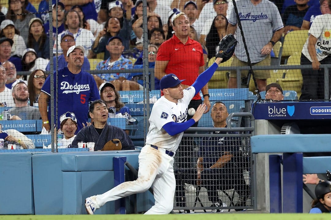 Freddie Freeman Falls Into Dugout, Listed Day-to-Day