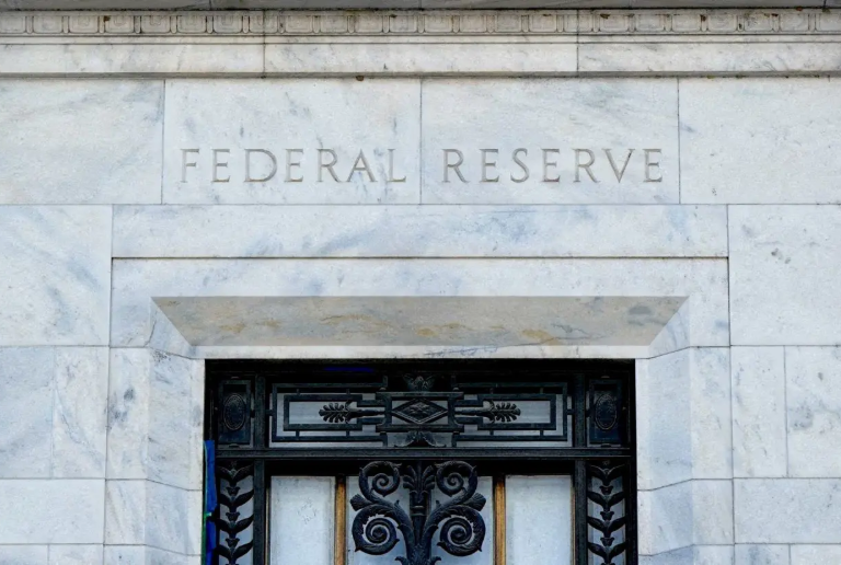La Fed déclare que les données sur l'inflation s'améliorent