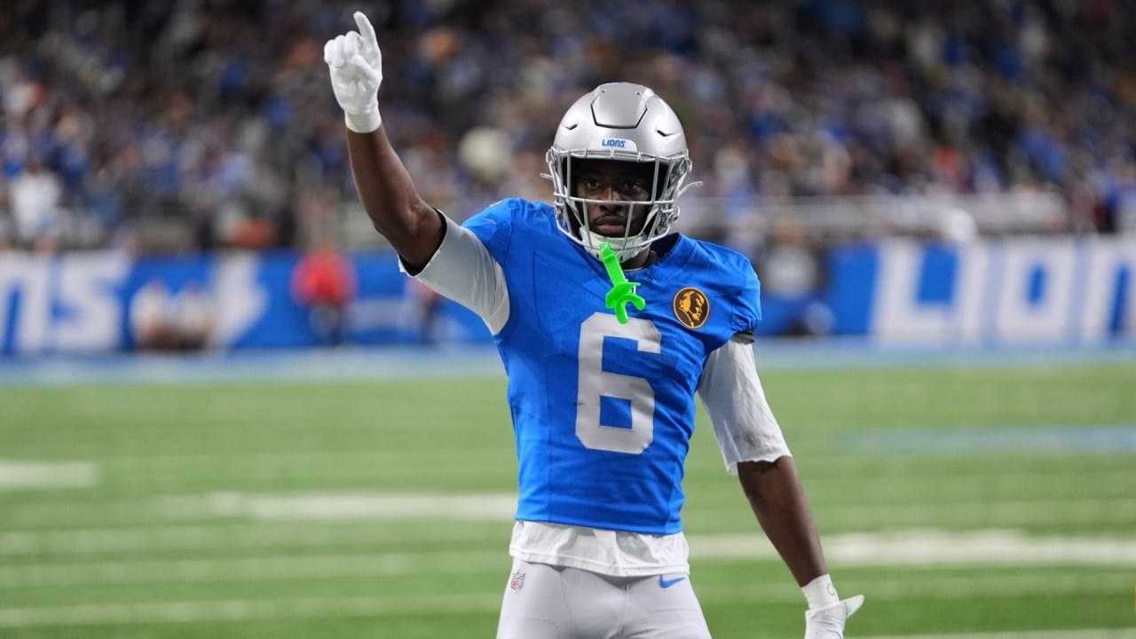 Les Seahawks signent le cornerback vedette Terrion Arnold, arrêté pour crime