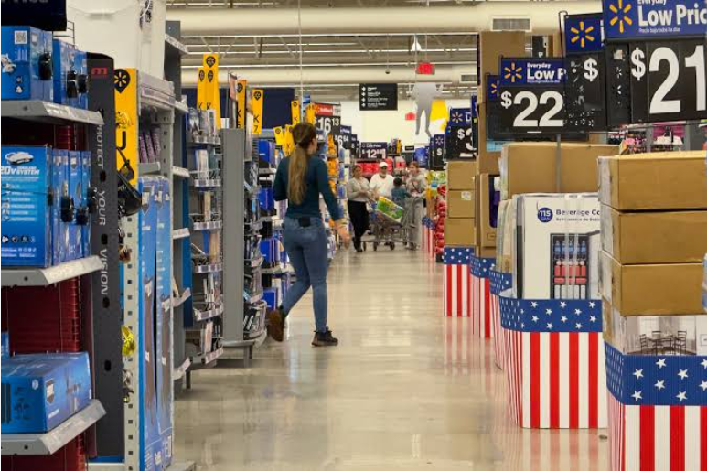 Les ventes au détail aux États-Unis subissent la plus forte baisse en plus d'un an alors que les prix de l'essence dépassent quatre dollars