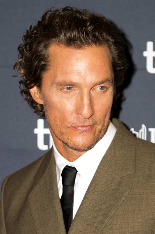 Matthew McConaughey Usa el Nombre de Jennifer Lopez Para Terminar un Control de Tráfico en México