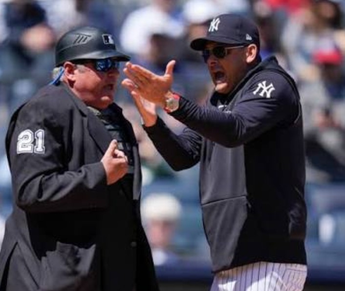 Le gérant des Yankees Aaron Boone expulsé pour la 50ème fois dans une défaite contre les Blue Jays