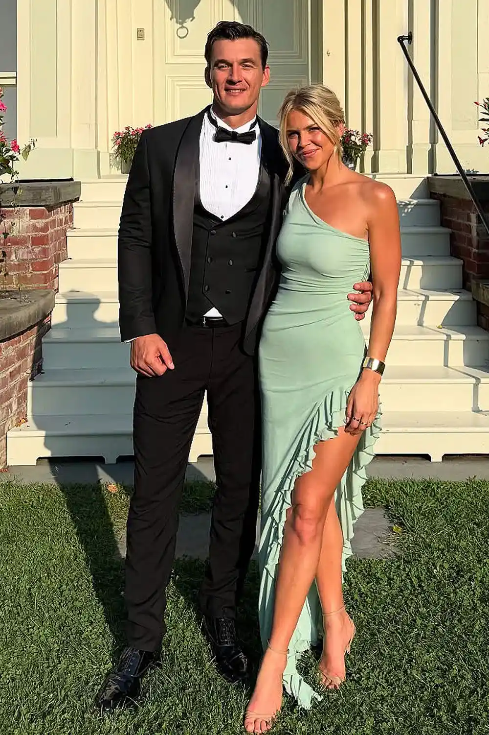 El ex concursante de "The Bachelorette" Tyler Cameron anuncia su compromiso con Tate Madden