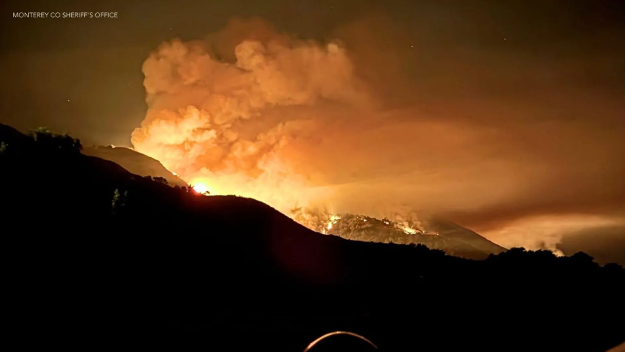 Incendie de forêt en Californie dépasse 1865 hectares le long de la côte de Big Sur