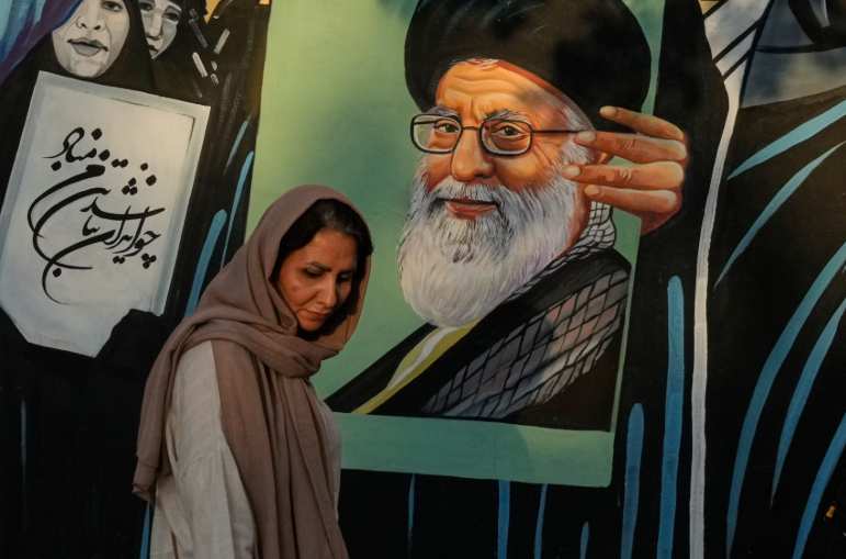 US Prepares Unprecedented Economic Isolation and Naval Squeeze Against Iran