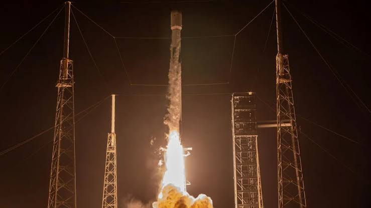 SpaceX Rompe Récord Histórico con Histórico Doblete de Cohetes a Solo 38 Minutos de Distancia