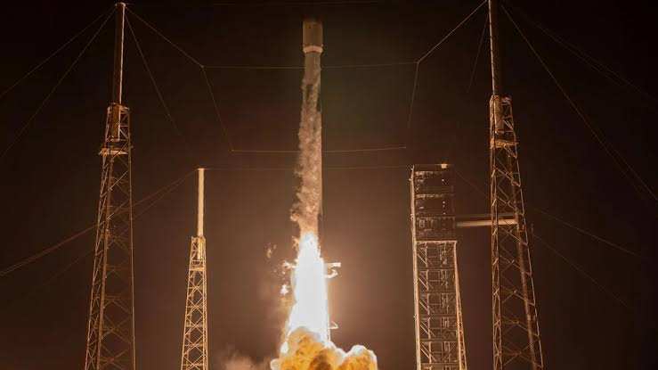 SpaceX 仅用 38 分钟间隔完成创纪录火箭双发