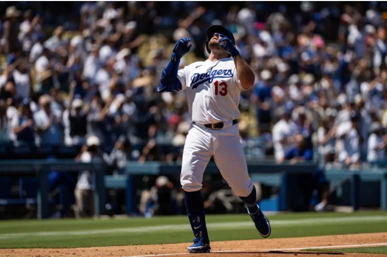 Les Brewers battent les Dodgers 6-2 pour remporter la série derrière Henderson