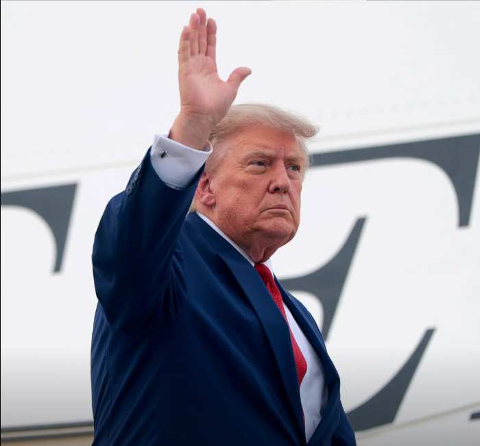Trump Threatens to Bomb Oman Amid Iran War Impasse
