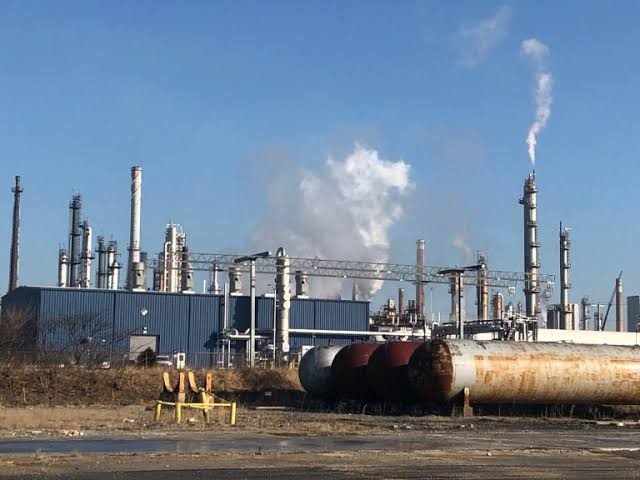 EPA emite advertencia de emergencia de agua potable tras derrame químico industrial