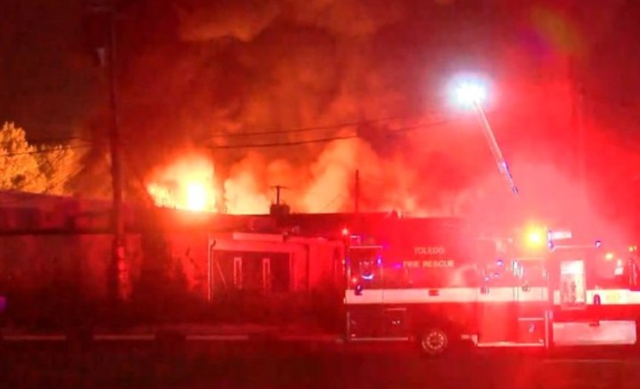 Explosions et incendie ravagent un bâtiment industriel de l'Ohio, deux ouvriers portés disparus