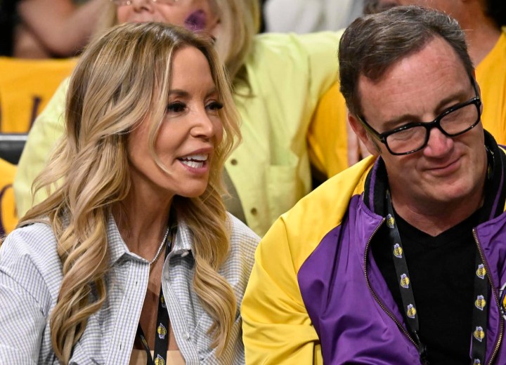 Crise de propriété des Lakers : Jeanie Buss affronte ses frères et sœurs dans une vente à 12,5 milliards de dollars