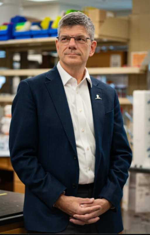 El nuevo CEO de St. Jude, Dr. Charles Roberts, dice que los tratamientos contra el cáncer infantil están en 'el amanecer de una nueva era'