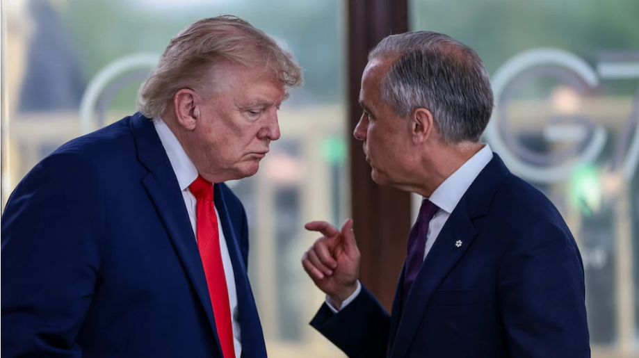 Trump et Carney tiennent des pourparlers de dernière minute alors que l'échéance de minuit approche pour les tarifs américains de 50% sur les produits canadiens