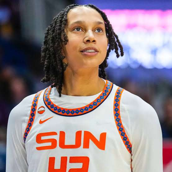 Crise du Connecticut Sun : Brittney Griner et Aaliyah Edwards écartées dans une défaite impérative