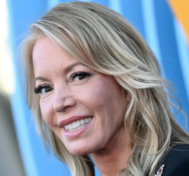 Bataille de propriété des Lakers de LA éclate : Jeanie Buss se bat contre ses frères et sœurs devant les tribunaux pour une participation de 22,3 milliards de dollars