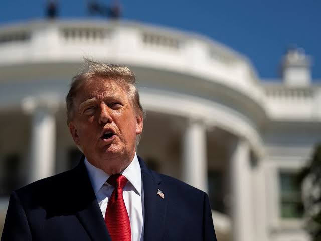Les États-Unis annoncent un "Jour J économique" contre l'Iran alors que les prix du pétrole grimpent